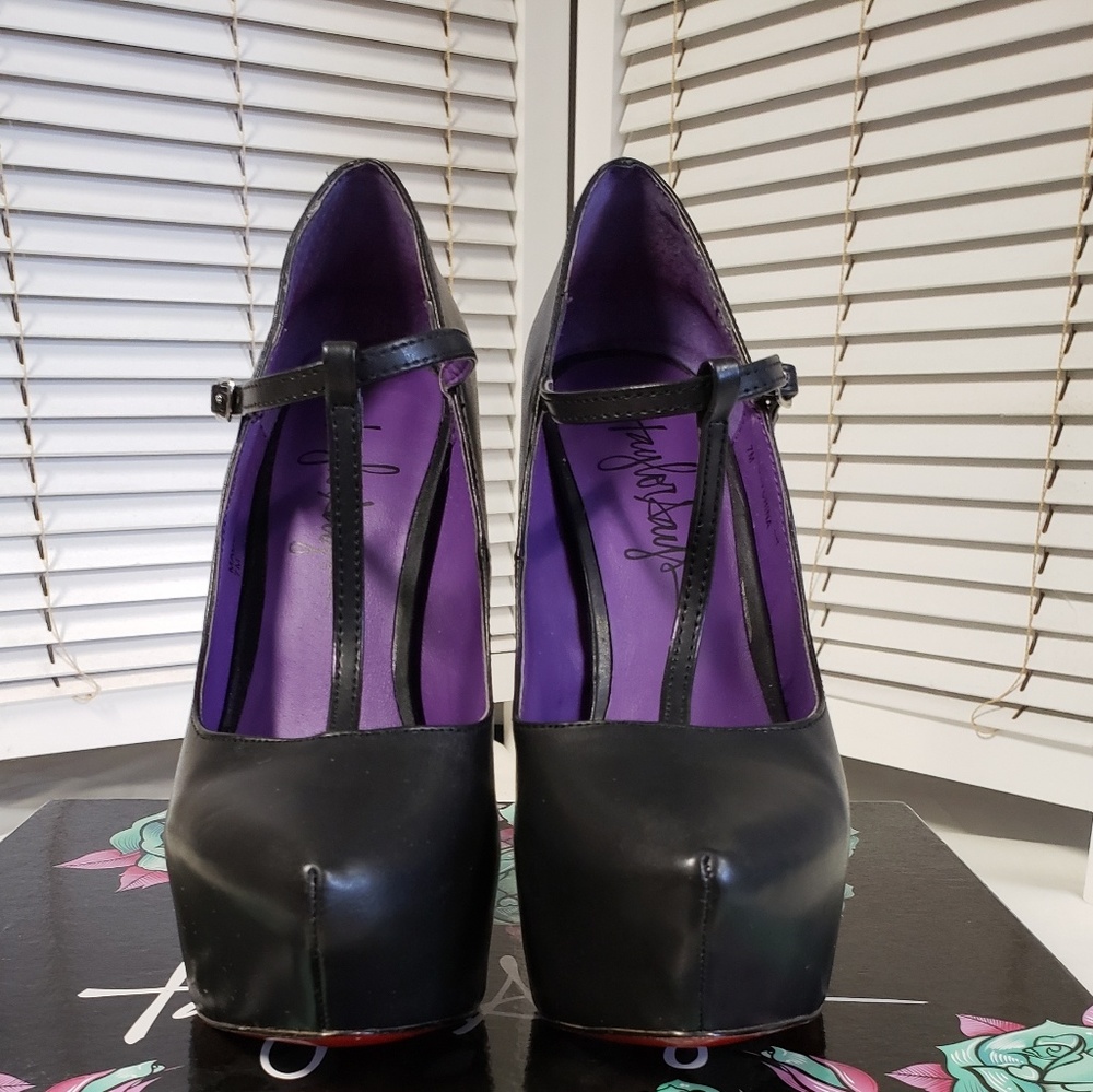 Taylor Says "Rootsy" Pumps